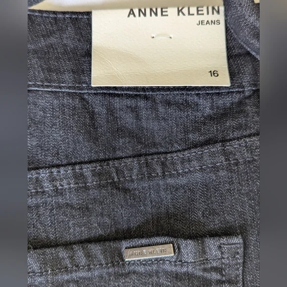 NWT Anne Klein Black Denim Belted Shorts - Size 16 - Picture 4 of 6